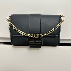 Women handbags, color is black, size middle